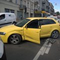 Vilniuje po „Renault“ ir „Audi“ susidūrimo mergina išvežta į ligoninę