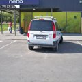 Lietuvių „parkingo“ ypatumai: skersai, išilgai – svarbiausia, kad tilptų patys