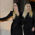 Paryžiaus mados savaitėje pasirodžiusios Lady Gaga ir D. Versace – it motina ir dukra