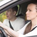 Pradedančiųjų vairuotojų klaidos – koją dažnam pakiša įtampa ir skubėjimas