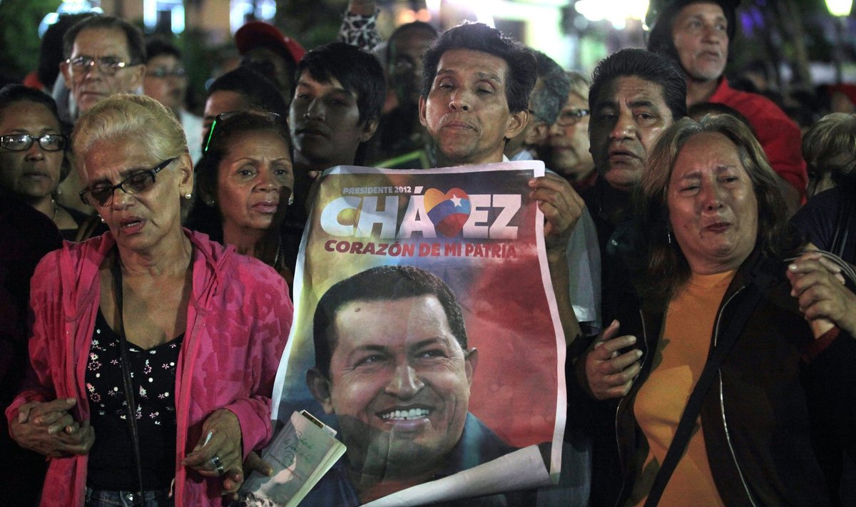 Žmonės meldžiasi už Hugo Chavezo sveikatą