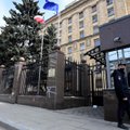 Чехия высылает из страны десятки российских дипломатов