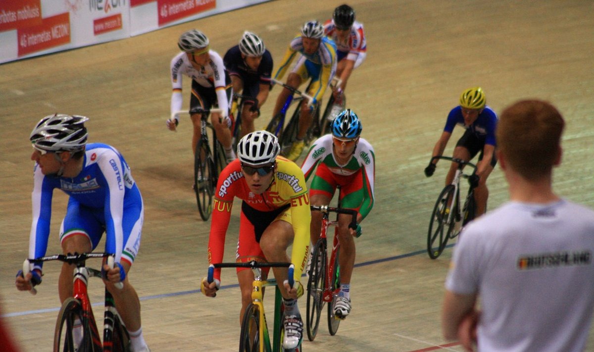 Lietuvės pateko į komandų persekiojimo ir sprinto rungčių Europos dviračių treko čempionato finalus