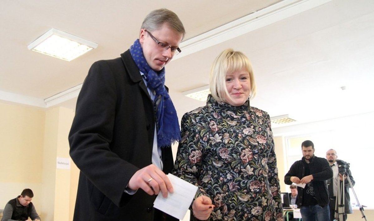 Andrius Kupčinskas su žmona balsuoja Kauno miesto mero rinkimuose