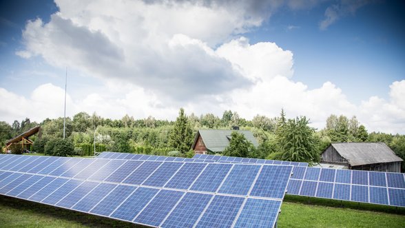 „Lietuvos energijos“ kuriama platforma kiekvienam leis turėti nuosavą saulės jėgainę