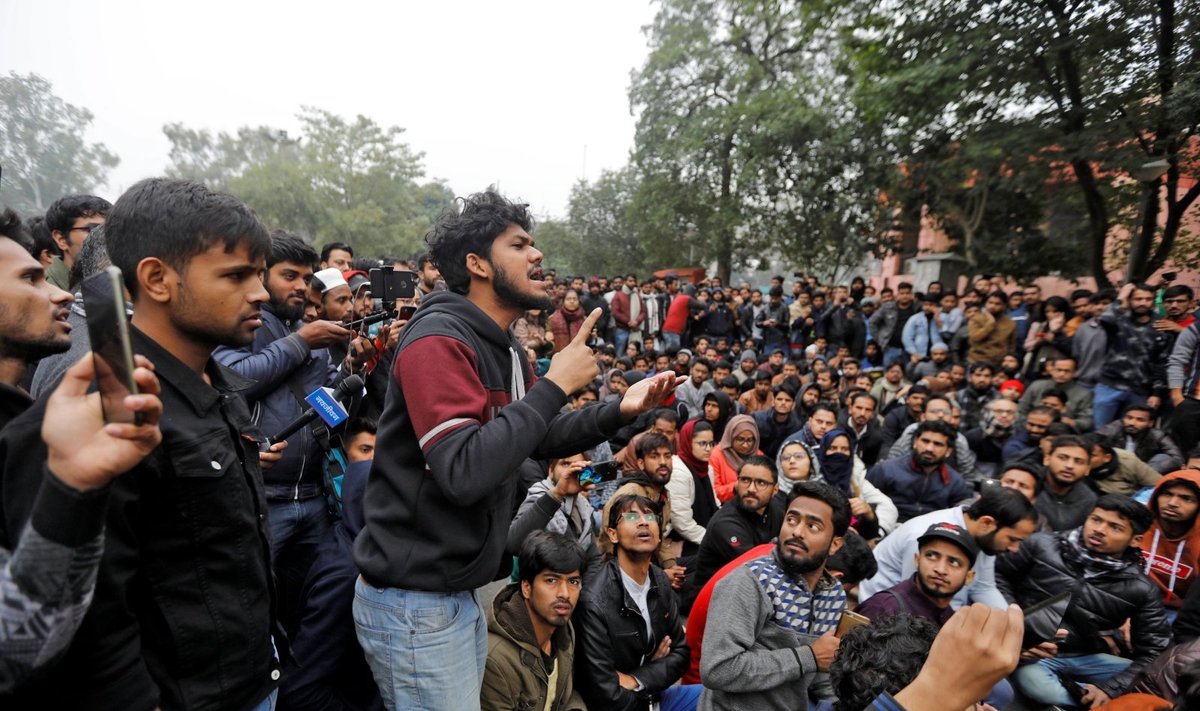 Indiją toliau krečia protestai dėl antimusulmoniško pilietybės įstatymo