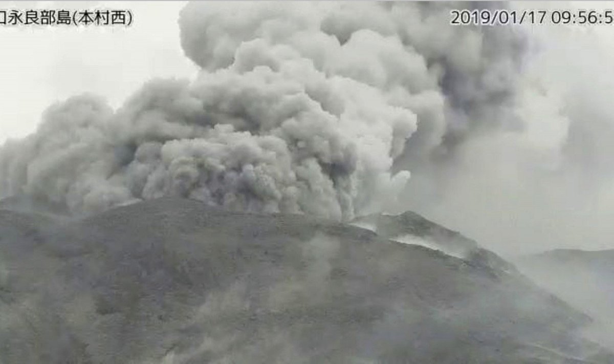 Pietų Japonijoje išsiveržė ugnikalnis, žmonės nenukentėjo