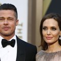 A. Jolie stabdo skyrybų procesą: ją susigrąžinti mėginantis B. Pittas neriasi iš kailio