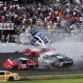 NASCAR lenktynėse - kraupi avarija