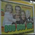 Amerikiečių šeimos nuotrauka atsidūrė čekų parduotuvės reklaminiame plakate