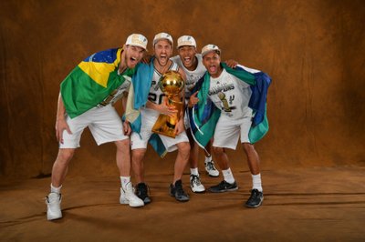 Tiago Splitter, Manu Ginobili, Borisas Diaw ir Patty Millsas