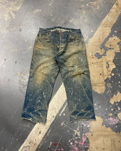 Archeologas kalnakasybos šachtoje rado 19 amžiaus pabaigos laikų originalius Levi's džinsus. Z. Stevenson/DenimDoctors nuotr.