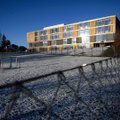 Šveicarijos mokykloje dėl dviejų omikron atvejų izoliuoti 2 tūkst. žmonių