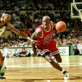Prieš 25-erius metus: kaip M. Jordanas ir „Bulls“ įsiviešpatavo NBA