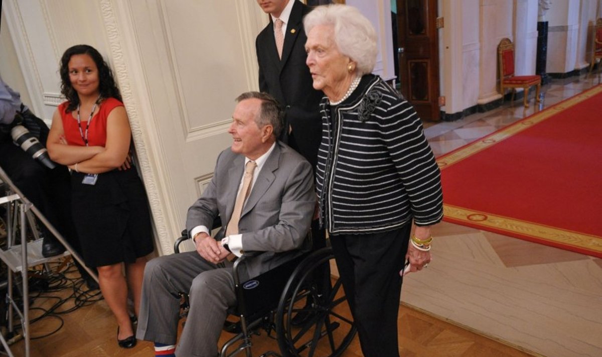 George'as Bushas vyresnysis su žmona