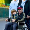 E. Johnas nebepajėgia paeiti: užfiksuotas invalido vežimėlyje