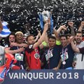 Neįprastas Prancūzijos taurės finalas: PSG trofėjų iškėlė kartu su varžovu