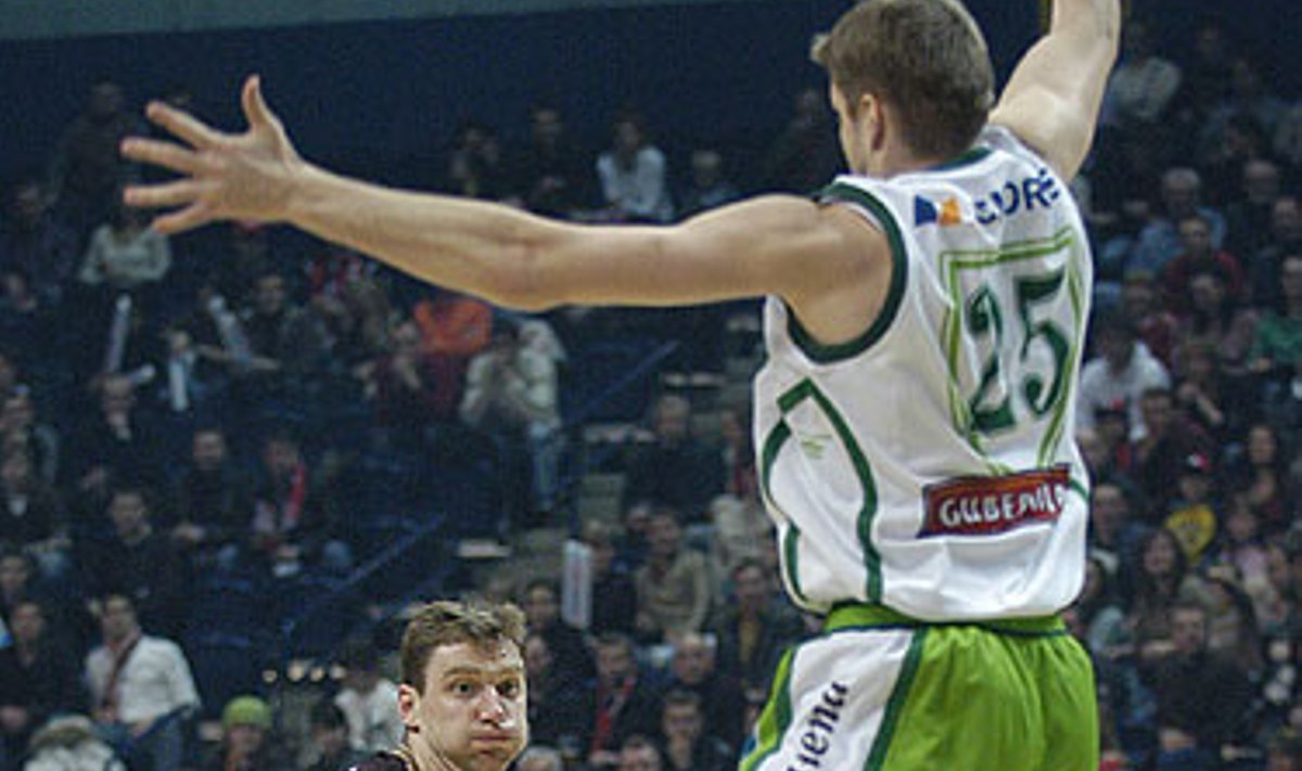 Andrius Šležas („Lietuvos rytas“) su kamuoliu