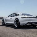 „Porsche“ pasigyrė: jų naujasis kūrinys pralenks „Tesla Model X“