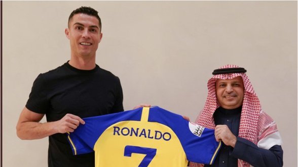 Cristiano Ronaldo keliasi į Saudo Arabiją, pasirašė ilgalaikį kontraktą