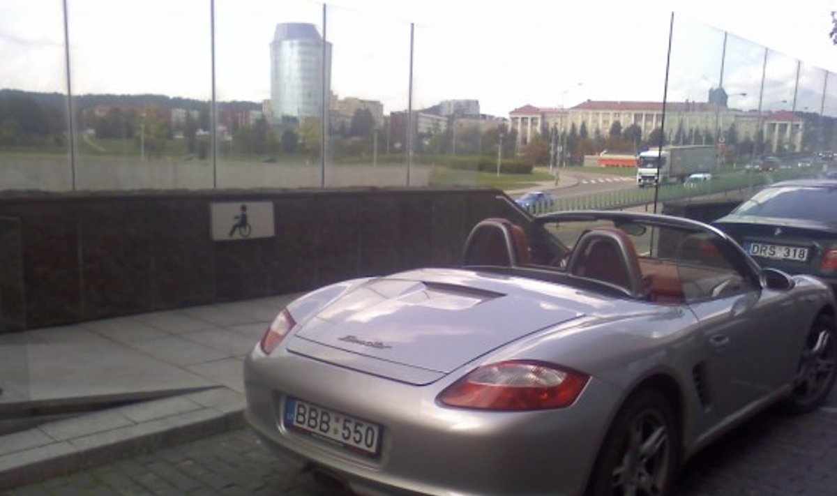 Parkavimas Vilniuje, prie „Vilniaus vartų“ komplekso