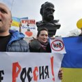 Ukrainoje vykstant demonstracijoms, premjeras pareiškė neatiduosiąs Rusijai nė „colio žemės“