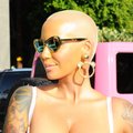 Amber Rose nusprendė gultis po „grožio peiliu“: šįkart susimažins krūtinę