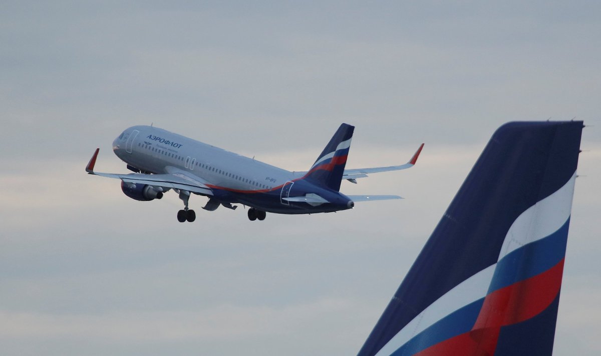 „Aeroflot“ Airbus A320 lėktuvas kyla iš Šeremetjevo oro uosto Maskvoje