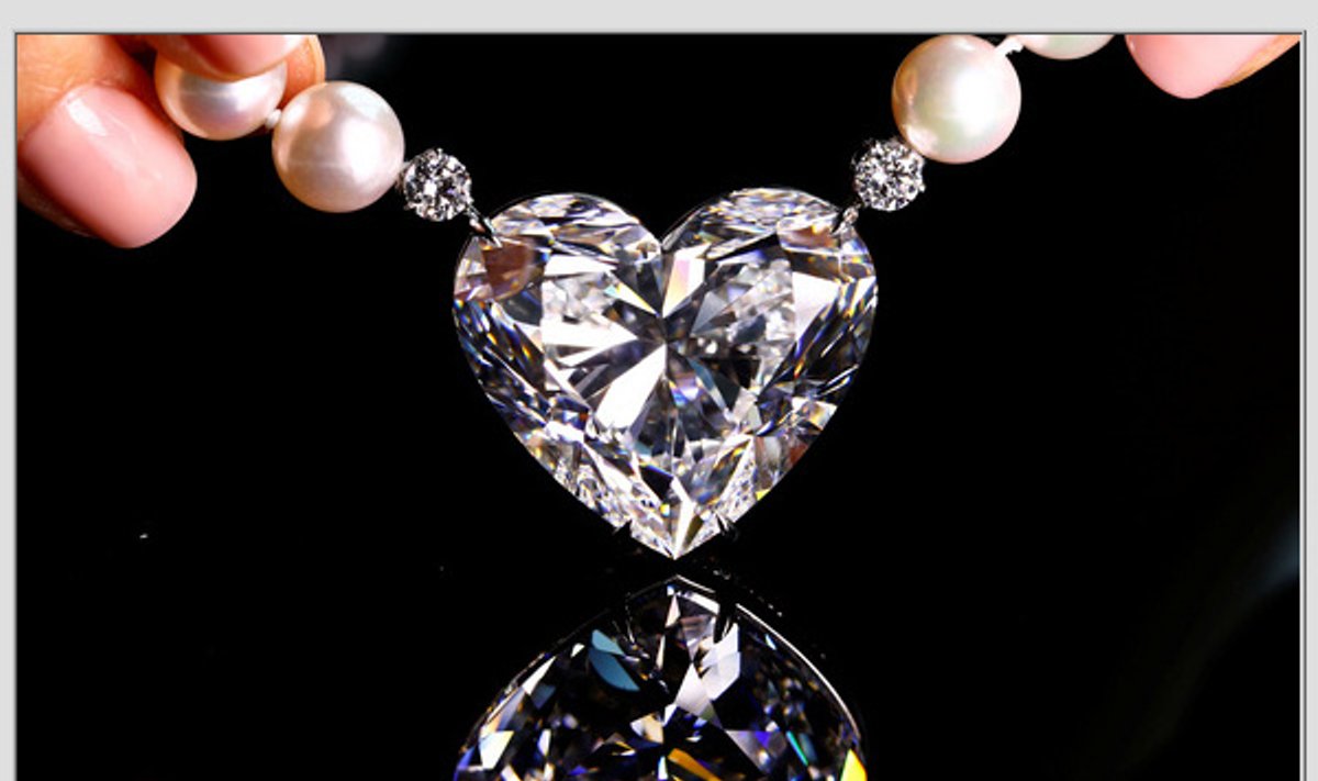 Širdies formos deimantas parduotas aukcione
