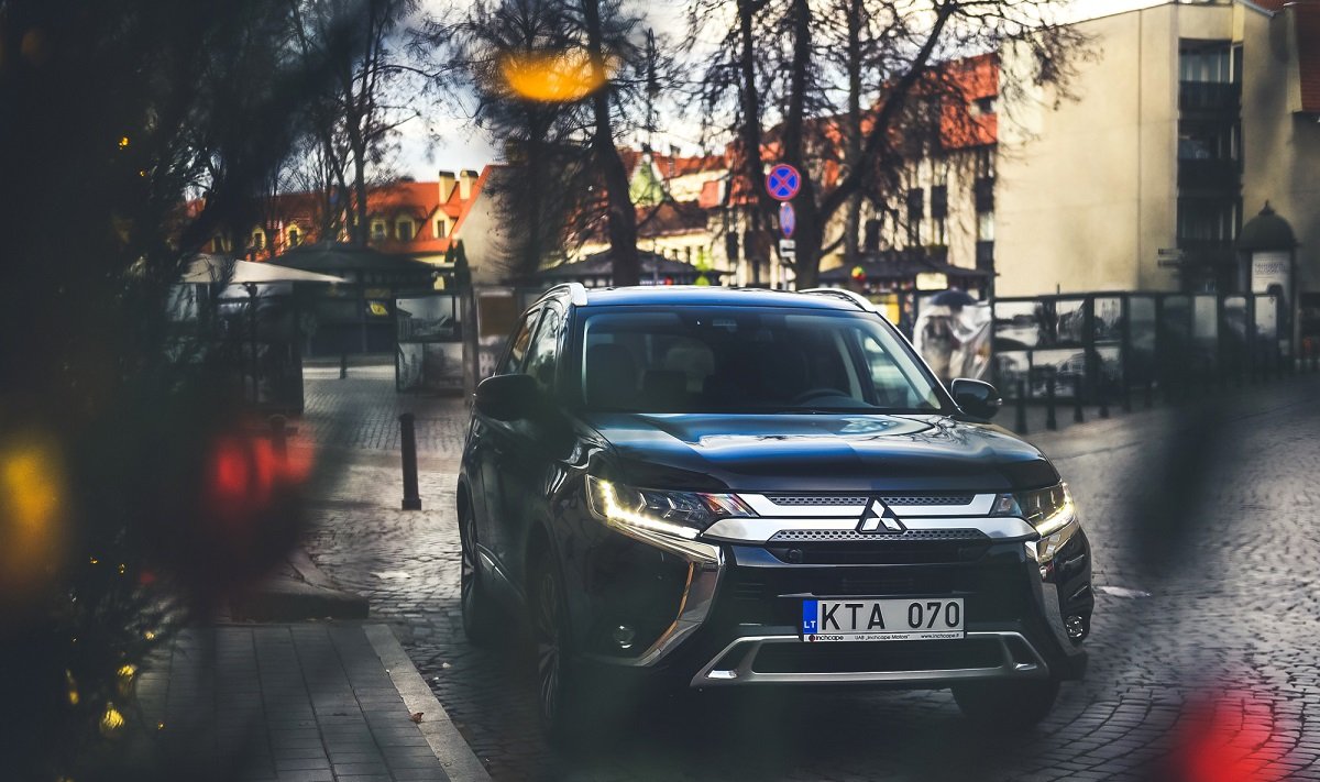 2019-ųjų atnaujintas "Mitsubishi Outlander"