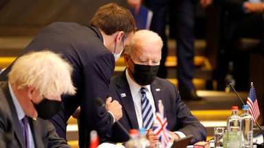 „Prezidentas apie tai daug negalvoja“: Bideno žingsniai kelia sąjungininkų pyktį