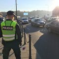 Netikėtą reidą surengę Kauno pareigūnai prasižengusių nespėjo net stabdyti