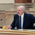 Lukašenka sako liepęs surengti kratas jo varžovo rinkimuose buvusioje darbovietėje