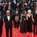 Venecijos kino festivalio raudonasis kilimas: žvaigždžių spindesys
