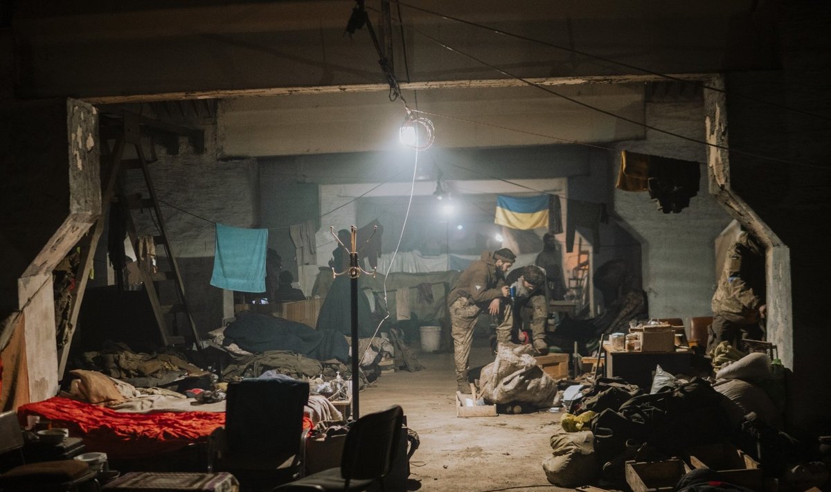 Ukrainos kariai Azovstal gamykloje, savo slėptuvėje.