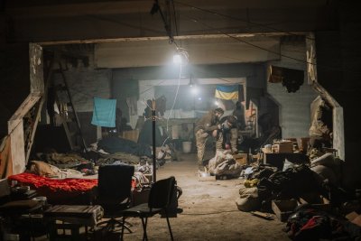 Ukrainos kariai Azovstal gamykloje, savo slėptuvėje. 2022 gegužės 7 d. Nuotraukos darytos Ukrainos kario Dmytro Kozatsky, kuris dabar yra Rusijos nelaisvėje. 