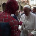 Popiežiaus Pranciškaus kreipimesi į tikinčiuosius Vatikane apsilankė netikėtas svečias