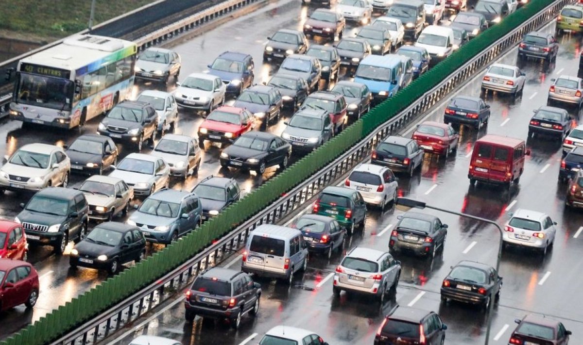 Po ilgų ginčų apsispręsta, kiek CO2 galės išmesti nauji automobiliai