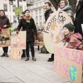 Prie Vyriausybės išsirikiavo jaunimas: vyksta visuotinis protestas prieš klimato kaitą