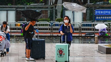 Из-за приближения тайфуна "Гаеми" на Тайване закрываются школы и офисы