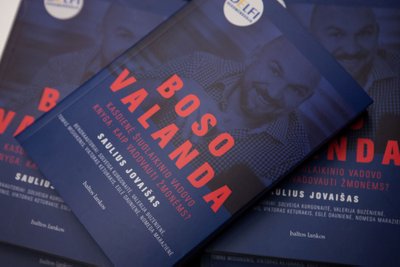 Knygos „Boso valanda“ viršelis