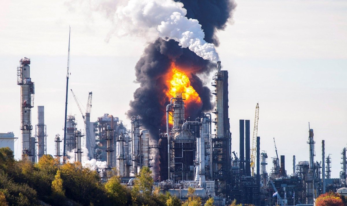 Didžiausioje Kanados naftos perdirbimo gamykloje nugriaudėjo sprogimas