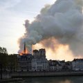 Netoli degusios Paryžiaus Dievo Motinos katedros dėl švino taršos valomos mokyklos