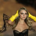 „Victoria's Secret“ angelas C. Delevingne tatuiruotei pasirinko kiek neįprastą vietą