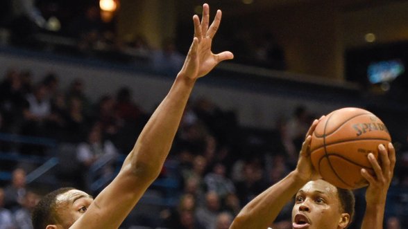 NBA: J. Valančiūnas nežaidė dėl traumos, „Spurs“ pratęsė įspūdingą seriją