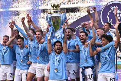 „Manchester City“ kelia 2022/2023 „Premier“ lygos trofėjų