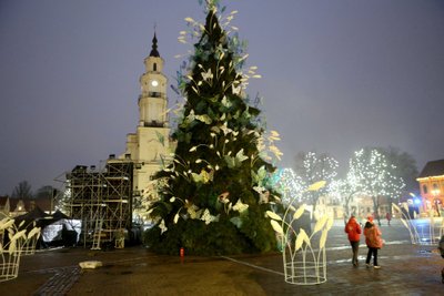 Kauno Rotušės aikštė prieš Kalėdų eglės įžiebimą