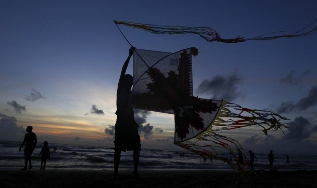 Aitvarų leidimas Kolombo paplūdimyje (Šri Lanka)