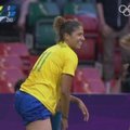 Gražiausi pirmos moterų olimpinio futbolo turnyro dienos įvarčiai