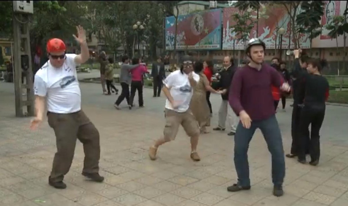 Martynas Starkus ir Vytaras Radzevičius šoka "Harlem Shake"
